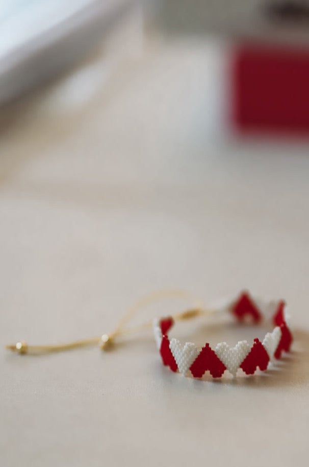 HAZEL & OLIVE Beaded Heart Gameday Bracelet - Red and White