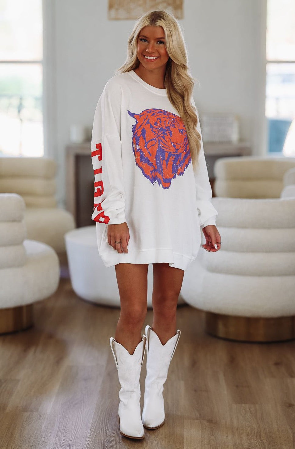 White Logo Graphic Long Sleeve T-Shirt | Le Tigre